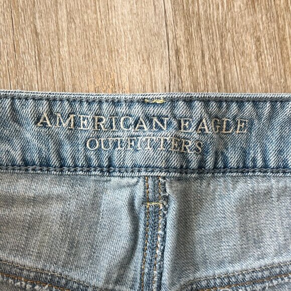 Womens American Eagle Light Wash Hi-Rise Shorts - 6 - Picture 5 of 6